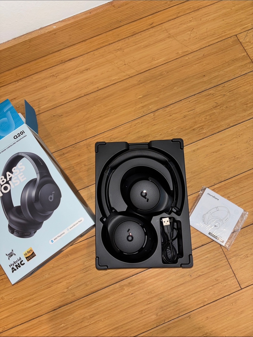 New in Box Soundcore by Anker Q20i wireless noise cancelling headphones - Picture 9 of 9